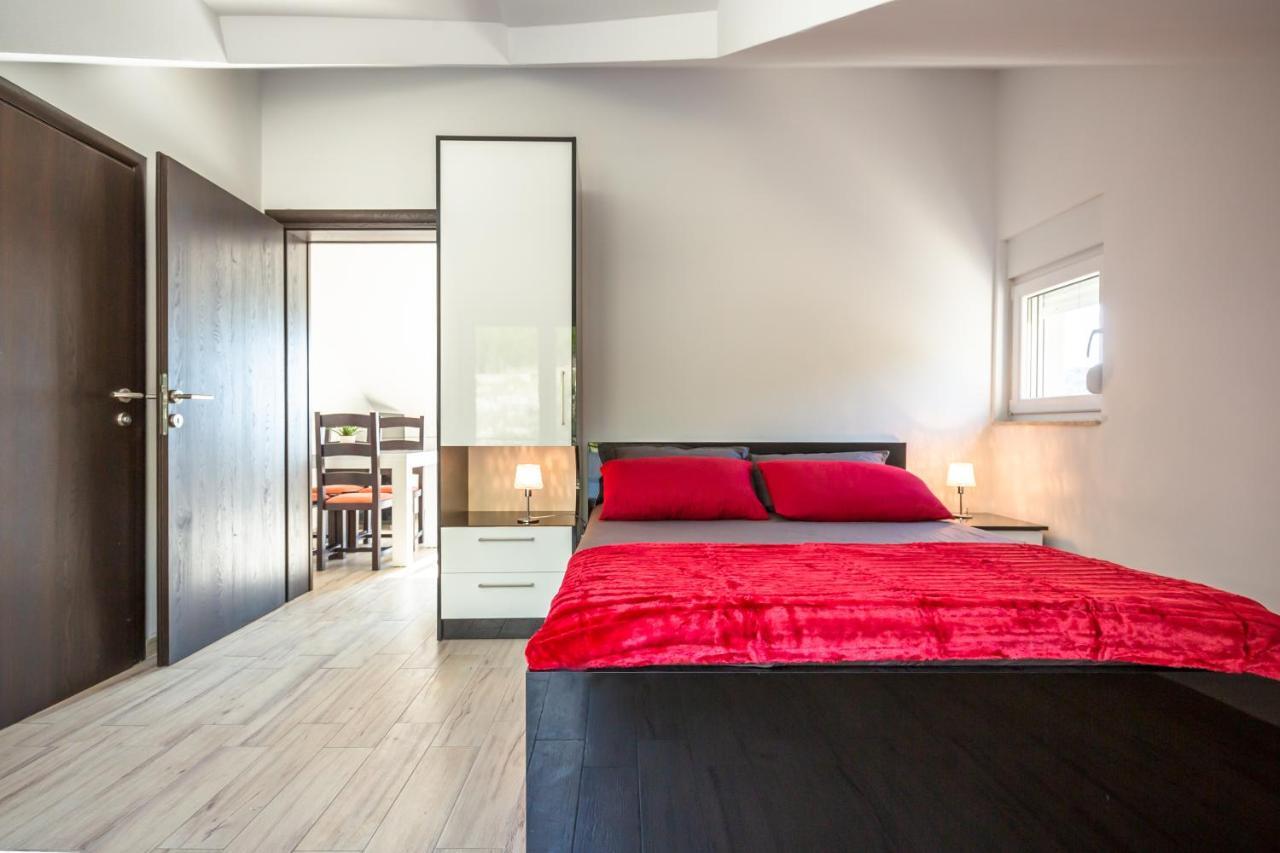 Hotel Ferdo 1 à Makarska Extérieur photo