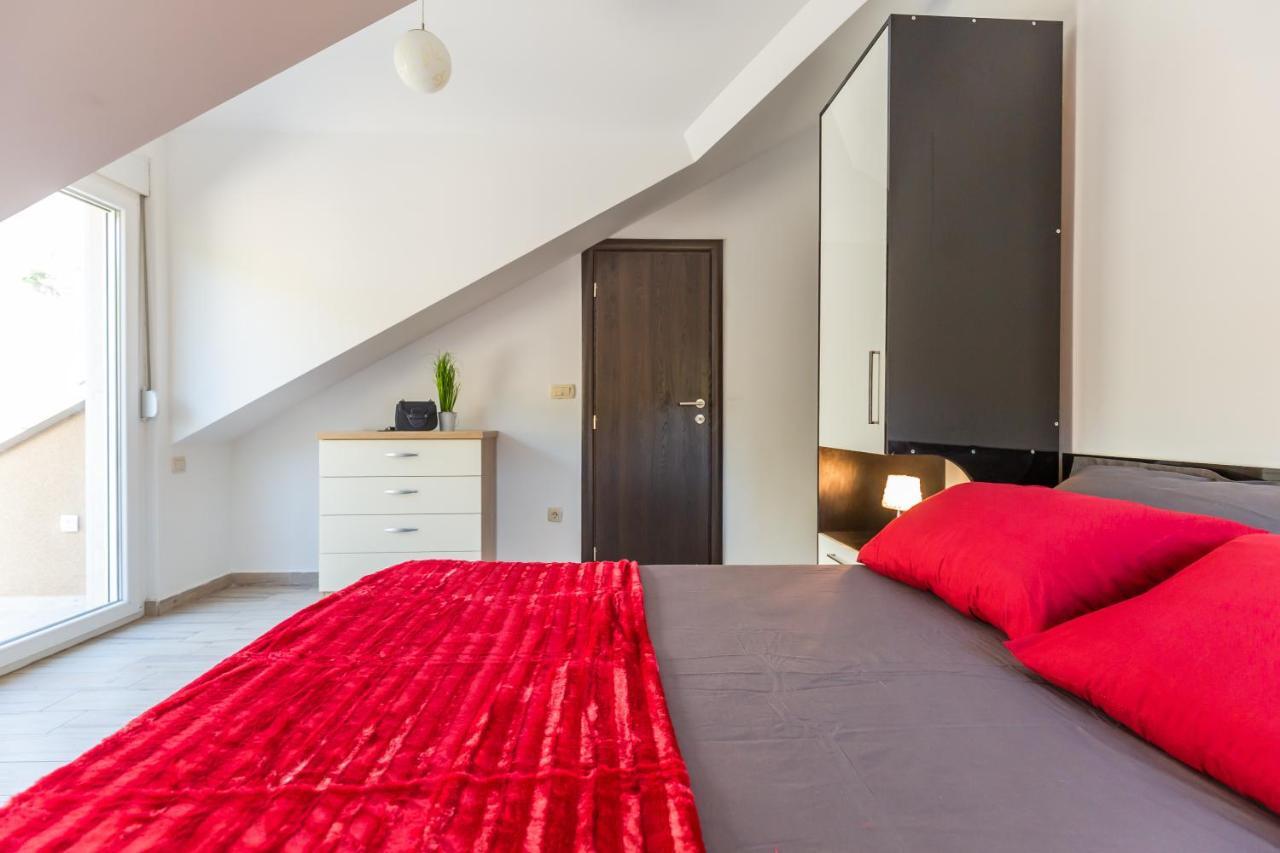 Hotel Ferdo 1 à Makarska Extérieur photo